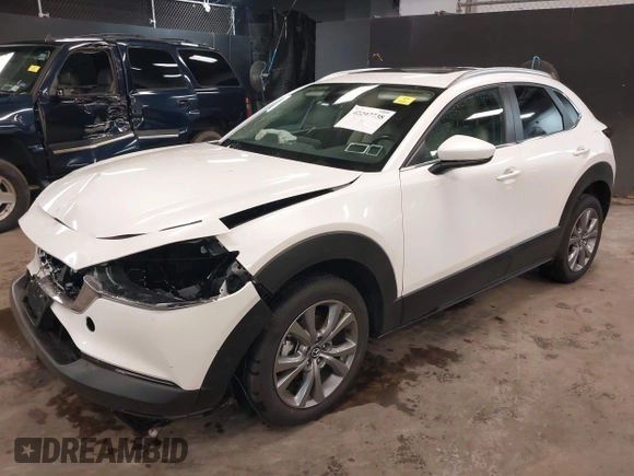 2024 Mazda CX-30 S Carbon Edition z VIN 3MVDMBCM4RM657165, wystawiony jako IAAI lot #42297738 z przebiegiem 7 041 mil mil oraz . Historia ofert i sprzedaży dostępna na DreamBid. Obrazek 2.