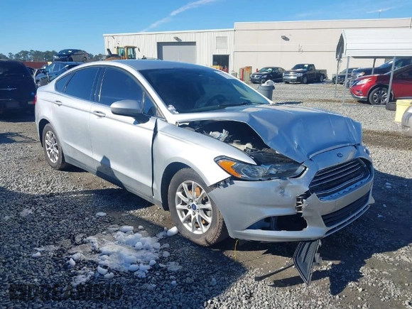 2015 Ford Fusion S with VIN 3FA6P0G77FR135015, listed as a IAAI auction lot 41399694 with 132,175 mi miles. Bid and sale history available at carsss.com. Image 1.