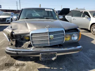 1984 Mercedes-Benz 300 D с VIN WDBAB33A1EA083118, выставлен на аукционе Copart как лот 56901585 с пробегом 157 356 миль миль и Списание • Salvage title. История ставок и продаж доступна на DreamBid. Изображение 5.