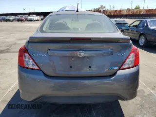 2016 Nissan Versa S z VIN 3N1CN7AP6GL840268, wystawiony jako Copart lot #55103695 z przebiegiem 106 331 mil mil oraz Czysty tytuł • Clean title. Historia ofert i sprzedaży dostępna na DreamBid. Obrazek 6.