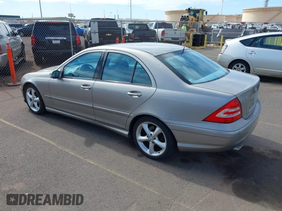 2005 Mercedes-Benz C 230 Kompressor z VIN WDBRF40J95F691358, wystawiony jako IAAI lot #41992861 z przebiegiem Nie podano mil oraz . Historia ofert i sprzedaży dostępna na DreamBid. Obrazek 3.