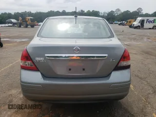 2007 Nissan Versa SL z VIN 3N1BC11E57L416352, wystawiony jako Copart lot #56119895 z przebiegiem 134 958 mil mil oraz Szkoda całkowita • Salvage title. Historia ofert i sprzedaży dostępna na DreamBid. Obrazek 6.