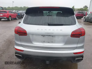2017 Porsche Cayenne с VIN WP1AA2A25HKA80522, выставлен на аукционе IAAI как лот 42288882 с пробегом 145 422 миль миль и . История ставок и продаж доступна на DreamBid. Изображение 17.