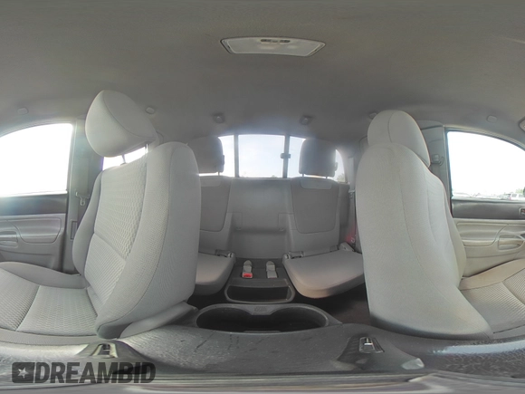 2015 Toyota Tacoma z VIN 5TFUX4EN6FX031844, wystawiony jako Copart lot #60068045 z przebiegiem 125 318 mil mil oraz Czysty tytuł • Clean title. Historia ofert i sprzedaży dostępna na DreamBid. Obrazek 14.
