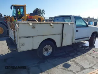 1989 GMC Sierra 1500 with VIN 1GTGC24K2KE504519, listed as a IAAI auction lot 41739839 with 306,714 mi miles and . Bid and sale history available at DreamBid. Image 4.