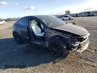 2024 Tesla Model Y Long Range with VIN 7SAYGDEE8RF002655, listed as a Copart auction lot 46422325 with 7,943 mi miles and Salvage Title. Bid and sale history available at DreamBid. Image 4.