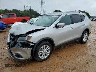 2015 Nissan Rogue SV z VIN 5N1AT2MV8FC846781, wystawiony jako Copart lot #58439975 z przebiegiem 42 911 mil mil oraz Szkoda całkowita • Salvage title. Historia ofert i sprzedaży dostępna na DreamBid. Obrazek 1.