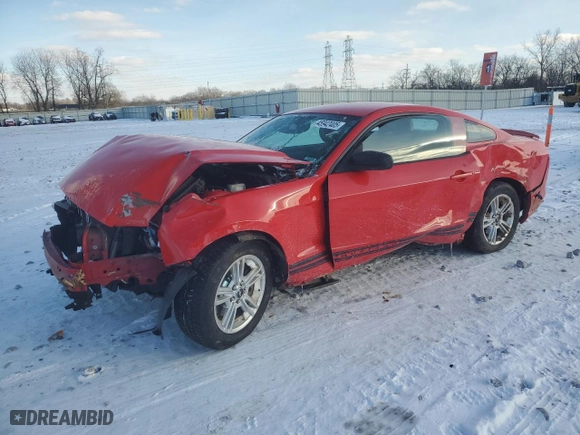 2013 Ford Mustang V6 with VIN 1ZVBP8AM4D5218341, listed as a Copart auction lot 45942405 with 0 mi miles and Salvage Title. Bid and sale history available at carsss.com. Image 1.