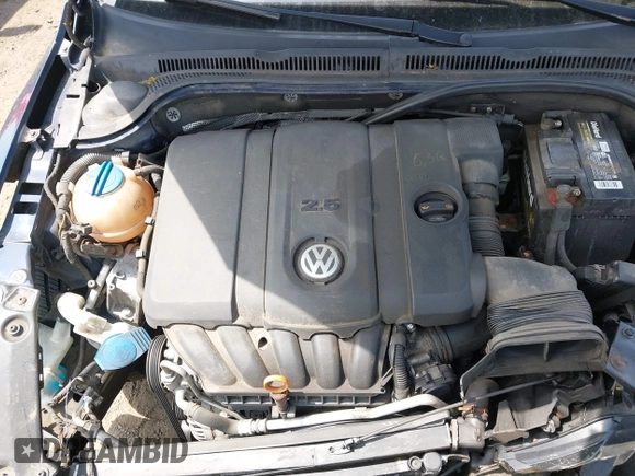 2013 Volkswagen Jetta SE with VIN 3VWDP7AJ7DM385781, listed as a IAAI auction lot 42160368 with 95,550 mi miles and . Bid and sale history available at DreamBid. Image 10.