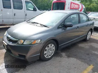 2011 Honda Civic z VIN 19XFA1E33BE005879, wystawiony jako IAAI lot #42216606 z przebiegiem 136 323 mil mil oraz . Historia ofert i sprzedaży dostępna na DreamBid. Obrazek 2.