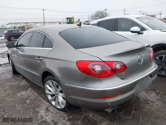2009 Volkswagen CC VR6 Sport with VIN WVWEU73C39E527765, listed as a IAAI auction lot 41689203 with 137,232 mi miles. Bid and sale history available at carsss.com. Image 3.