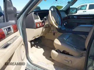 2006 Lincoln Navigator Luxury with VIN 5LMFU28586LJ12930, listed as a IAAI auction lot 41735286 with 168,480 mi miles. Bid and sale history available at carsss.com. Image 5.