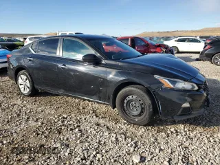 2019 Nissan Altima 2.5 S with VIN 1N4BL4BW0KN327258, listed as a Copart auction lot 78495464 with 111,813 mi miles and Salvage Title. Bid and sale history available at carsss.com. Image 4.