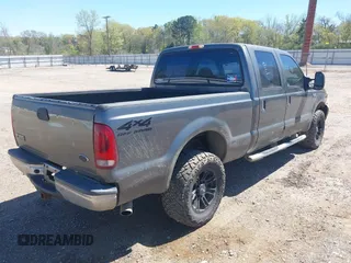 2002 Ford F-250 XL z VIN 1FTNW21L92EC03726, wystawiony jako IAAI lot #41860963 z przebiegiem 201 404 mil mil oraz . Historia ofert i sprzedaży dostępna na DreamBid. Obrazek 4.