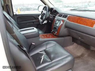 2010 Chevrolet Avalanche LTZ with VIN 3GNVKGE09AG223532, listed as a IAAI auction lot 41648175 with 173,969 mi miles. Bid and sale history available at carsss.com. Image 5.