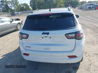 2022 Jeep Compass High Altitude with VIN 3C4NJDCB0NT164138, listed as a IAAI auction lot 40331205 with 23,505 mi miles and . Bid and sale history available at carsss.com. Image 15.