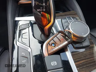 2018 BMW 5 Series 540i z VIN WBAJE5C5XJWA97667, wystawiony jako IAAI lot #41481362 z przebiegiem Nie podano mil oraz . Historia ofert i sprzedaży dostępna na DreamBid. Obrazek 11.