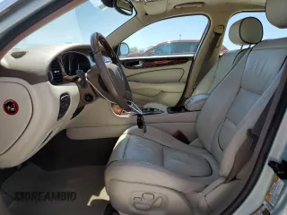 2005 Jaguar XJ Vanden Plas z VIN SAJWA82CX5SG35644, wystawiony jako Copart lot #49029245 z przebiegiem 88 771 mil mil oraz Szkoda całkowita • Salvage title. Historia ofert i sprzedaży dostępna na DreamBid. Obrazek 7.
