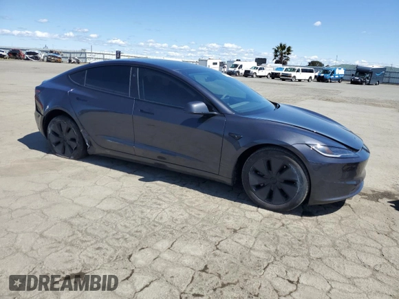 2024 Tesla Model 3 z VIN 5YJ3E1EA9RF820808, wystawiony jako Copart lot #51255605 z przebiegiem 12 216 mil mil oraz Szkody całkowita. Historia ofert i sprzedaży dostępna na DreamBid. Obrazek 4.