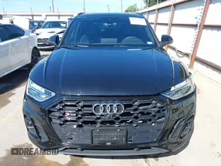 2021 Audi SQ5 Premium Plus z VIN WA1B4AFY1M2001646, wystawiony jako IAAI lot #42227378 z przebiegiem 48 525 mil mil oraz . Historia ofert i sprzedaży dostępna na DreamBid. Obrazek 6.