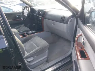 2004 Kia Sorento LX with VIN KNDJD733045243758, listed as a IAAI auction lot 41033516 with 183,831 mi miles. Bid and sale history available at carsss.com. Image 5.