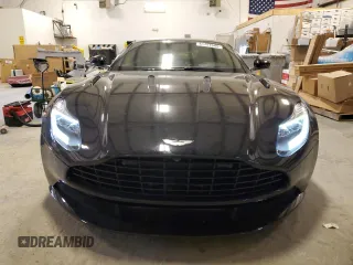 2018 Aston Martin DB11 z VIN SCFRMFAV6JGL03707, wystawiony jako Copart lot #81757644 z przebiegiem Nie podano mil oraz Szkody całkowita. Historia ofert i sprzedaży dostępna na DreamBid. Obrazek 5.