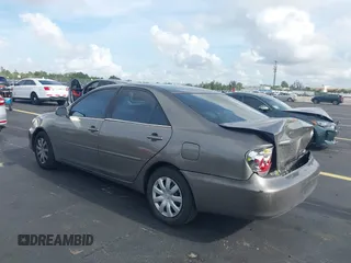 2006 Toyota Camry STD z VIN 4T1BE32K96U719755, wystawiony jako IAAI lot #42484020 z przebiegiem 155 910 mil mil oraz . Historia ofert i sprzedaży dostępna na DreamBid. Obrazek 3.
