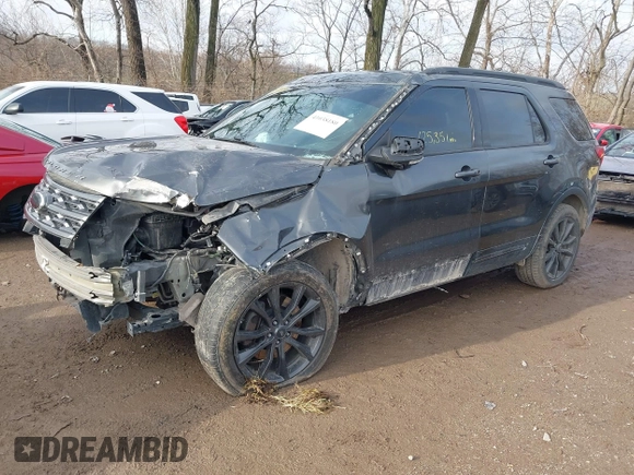 2018 Ford Explorer XLT z VIN 1FM5K8D87JGA91433, wystawiony jako IAAI lot #41038180 z przebiegiem 125 351 mil mil oraz . Historia ofert i sprzedaży dostępna na DreamBid. Obrazek 2.