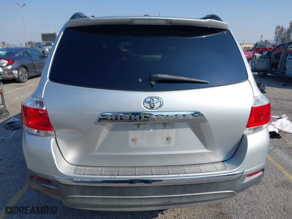 2011 Toyota Highlander with VIN 5TDZK3EH4BS039725, listed as a IAAI auction lot 41434516 with 220,992 mi miles. Bid and sale history available at carsss.com. Image 16.