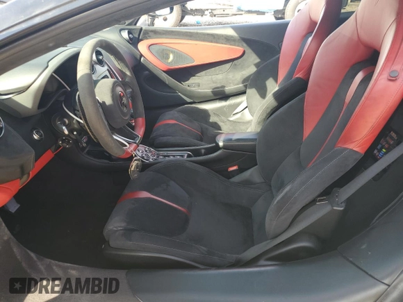 2016 McLaren 570S z VIN SBM13DAA3GW001071, wystawiony jako Copart lot #43108715 z przebiegiem Nie podano mil oraz Szkody całkowita. Historia ofert i sprzedaży dostępna na DreamBid. Obrazek 7.