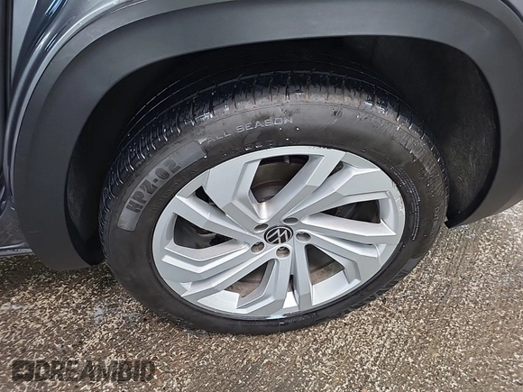 2023 Volkswagen Atlas SE z VIN 1V2HR2CA5PC526012, wystawiony jako IAAI lot #42796408 z przebiegiem 41 216 mil mil oraz . Historia ofert i sprzedaży dostępna na DreamBid. Obrazek 56.