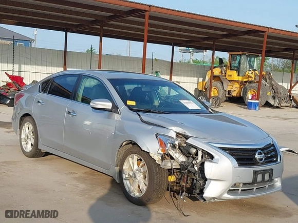 2013 Nissan Altima 2.5 SL with VIN 1N4AL3AP0DN417223, listed as a IAAI auction lot 41888931 with 230,608 mi miles. Bid and sale history available at carsss.com. Image 1.