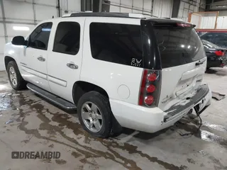 2008 GMC Yukon Denali z VIN 1GKFK63838J191268, wystawiony jako IAAI lot #41586712 z przebiegiem 206 128 mil mil oraz . Historia ofert i sprzedaży dostępna na DreamBid. Obrazek 3.