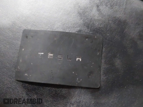 2020 Tesla Model 3 Standard Range Plus z VIN 5YJ3E1EA2LF705670, wystawiony jako IAAI lot #41572352 z przebiegiem 99 980 mil mil oraz . Historia ofert i sprzedaży dostępna na DreamBid. Obrazek 11.