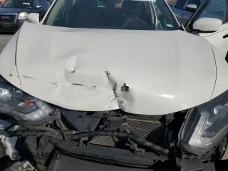 2020 Nissan Rogue S z VIN JN8AT2MV6LW143005, wystawiony jako Copart lot #52551965 z przebiegiem 113 757 mil mil oraz Szkoda całkowita • Salvage title. Historia ofert i sprzedaży dostępna na DreamBid. Obrazek 13.