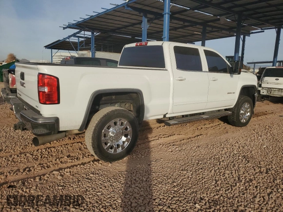 2018 GMC Sierra 2500HD Denali with VIN 1GT12SEY2JF255322, listed as a Copart auction lot 84299244 with 120,489 mi miles and Salvage Title. Bid and sale history available at carsss.com. Image 3.