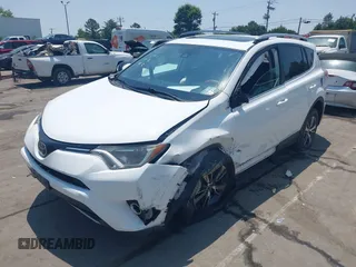 2018 Toyota RAV4 XLE z VIN 2T3WFREV1JW459553, wystawiony jako IAAI lot #42423474 z przebiegiem 129 523 mil mil oraz . Historia ofert i sprzedaży dostępna na DreamBid. Obrazek 17.