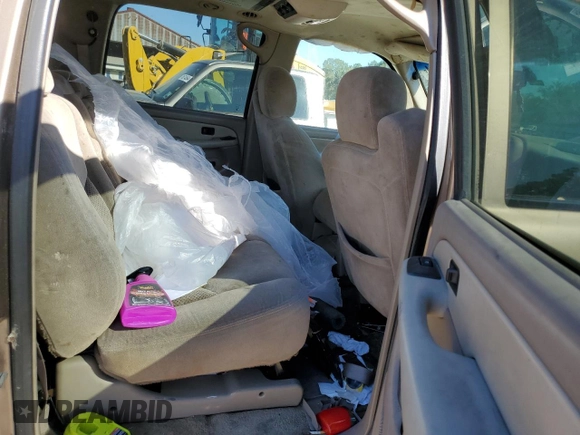 2003 Chevrolet Suburban LS with VIN 1GNEC16Z53R152355, listed as a Copart auction lot 73381644 with 225,199 mi miles and Salvage Title. Bid and sale history available at carsss.com. Image 10.