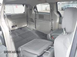 2010 Chrysler Town & Country Touring with VIN 2A4RR5D13AR346526, listed as a IAAI auction lot 41847699 with 271,266 mi miles. Bid and sale history available at carsss.com. Image 8.