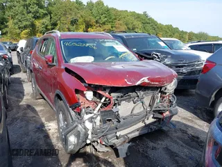 2015 Nissan Rogue SV with VIN 5N1AT2MV2FC772581, listed as a IAAI auction lot 40523006 with Not Provided miles. Bid and sale history available at carsss.com. Image 1.