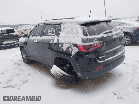 2020 Jeep Compass Latitude with VIN 3C4NJDBB8LT231115, listed as a IAAI auction lot 41254345 with 95,721 mi miles. Bid and sale history available at carsss.com. Image 3.