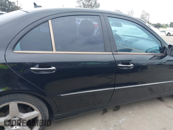 2009 Mercedes-Benz E-Class Luxury 3.5L with VIN WDBUF56X09B409861, listed as a IAAI auction lot 41861818 with 175,491 mi miles. Bid and sale history available at carsss.com. Image 13.