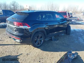 2020 Volkswagen Atlas Cross Sport 3.6L V6 SE w/Technology with VIN 1V21E2CA9LC225525, listed as a IAAI auction lot 41742619 with 71,185 mi miles. Bid and sale history available at carsss.com. Image 4.