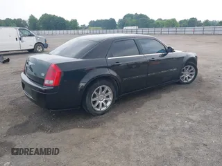 2006 Chrysler 300 Touring z VIN 2C3LA53G36H113174, wystawiony jako IAAI lot #42274652 z przebiegiem 229 422 mil mil oraz . Historia ofert i sprzedaży dostępna na DreamBid. Obrazek 4.