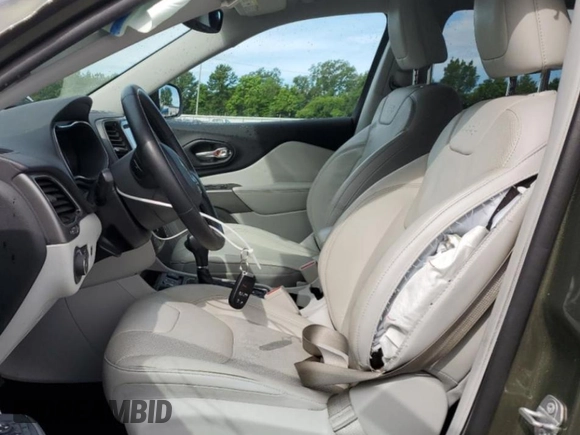 2019 Jeep Cherokee Limited с VIN 1C4PJLDB6KD145077, выставлен на аукционе Copart как лот 59965735 с пробегом 127 494 миль миль и Списание • Salvage title. История ставок и продаж доступна на DreamBid. Изображение 7.