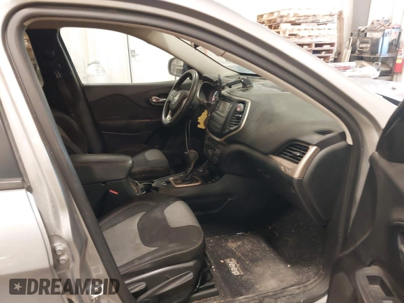 2015 Jeep Cherokee Sport with VIN 1C4PJMAB8FW594202, listed as a IAAI auction lot 40920153 with 235,933 mi miles. Bid and sale history available at carsss.com. Image 5.