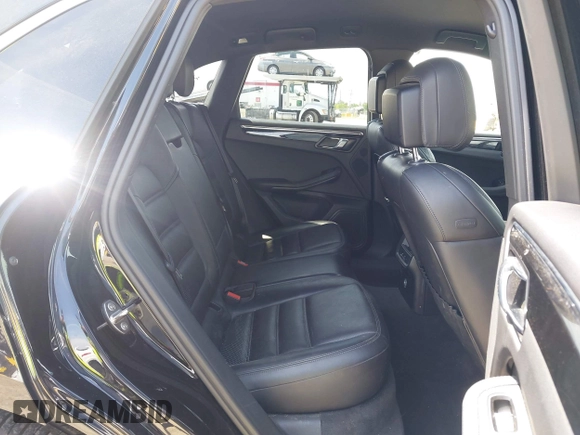 2015 Porsche Macan S with VIN WP1AB2A53FLB68323, listed as a IAAI auction lot 42121576 with 102,031 mi miles. Bid and sale history available at carsss.com. Image 8.