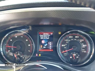 2013 Dodge Charger SE z VIN 2C3CDXBG5DH571669, wystawiony jako IAAI lot #42093056 z przebiegiem 181 157 mil mil oraz . Historia ofert i sprzedaży dostępna na DreamBid. Obrazek 7.
