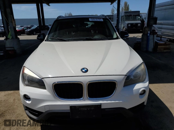 2014 BMW X1 sDrive28i with VIN WBAVM1C50EVW56343, listed as a Copart auction lot 52610765 with 86,093 mi miles and Salvage Title. Bid and sale history available at carsss.com. Image 5.