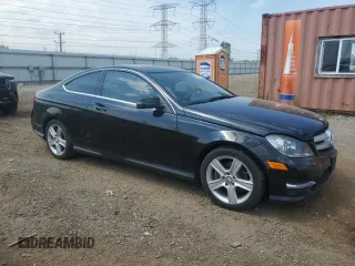 2013 Mercedes-Benz C 250 с VIN WDDGJ4HB7DF973202, выставлен на аукционе Copart как лот 63938445 с пробегом 47 883 миль миль и Списание • Salvage title. История ставок и продаж доступна на DreamBid. Изображение 4.